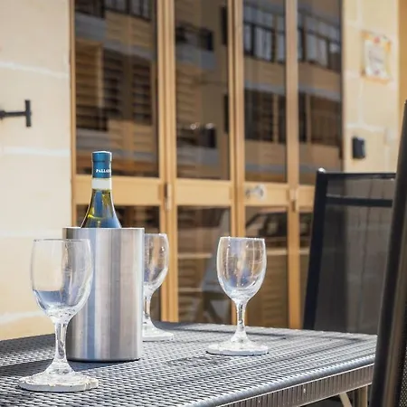 Bright 3-bed With Outdoor Dining Mellieha