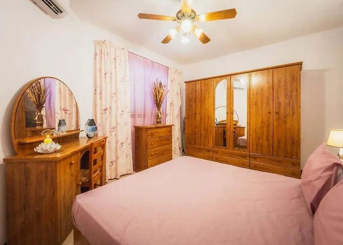 아파트 Bright 3-bed With Outdoor Dining Mellieha *