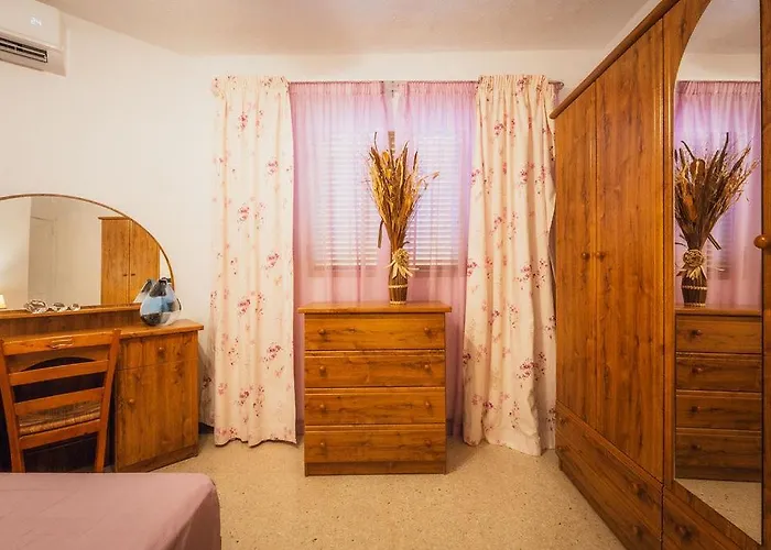 Bright 3-bed With Outdoor Dining Mellieha