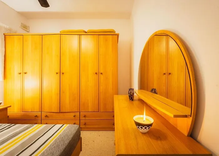 아파트 Bright 3-bed With Outdoor Dining Mellieha *